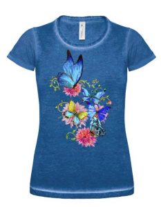 Błękitny motyl na koszulce w kolorze jeans